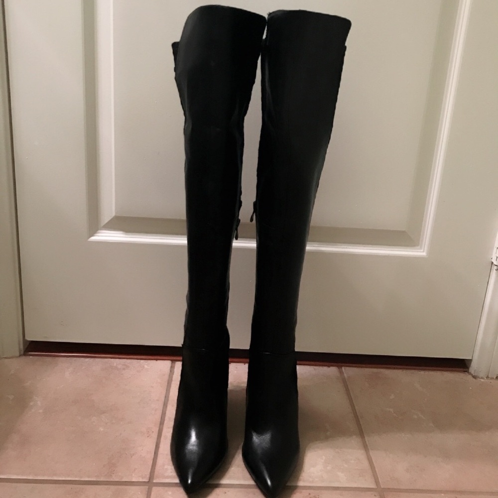 Charles David knee high leather boots(new, size8)